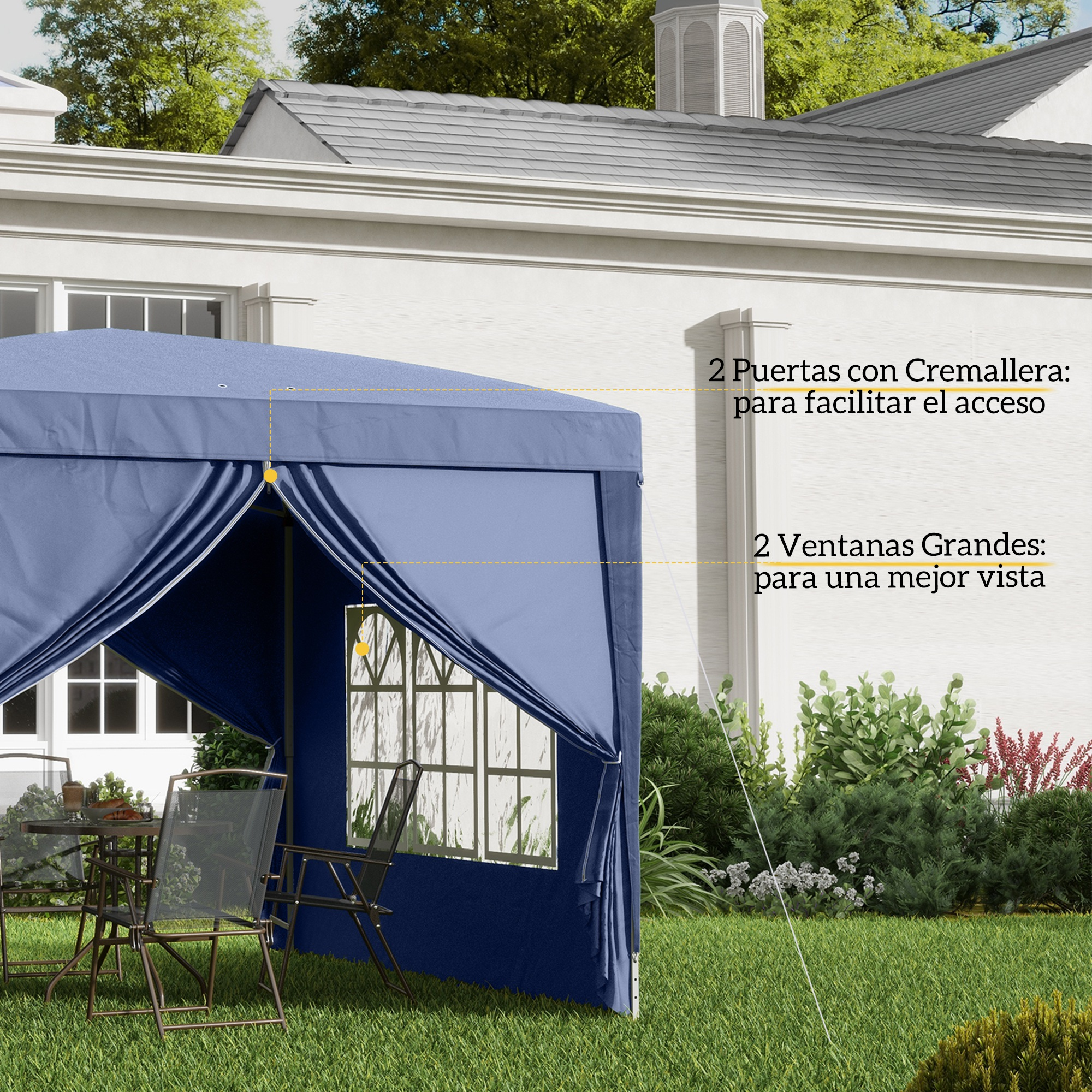 Un gazebo azul con ventanas y puertas sobre un césped frente a una casa.