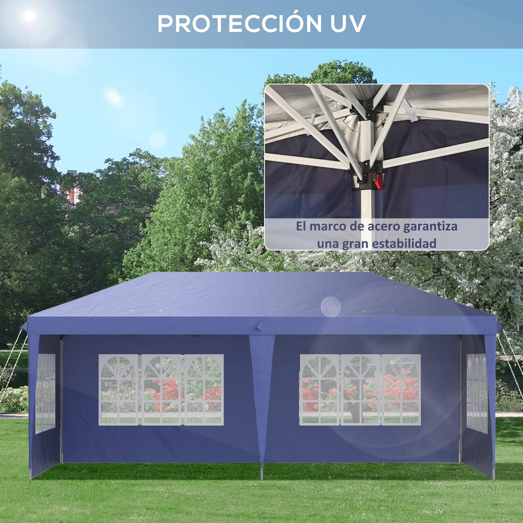 Un gazebo azul con ventanas se alza sobre césped verde frente a árboles.