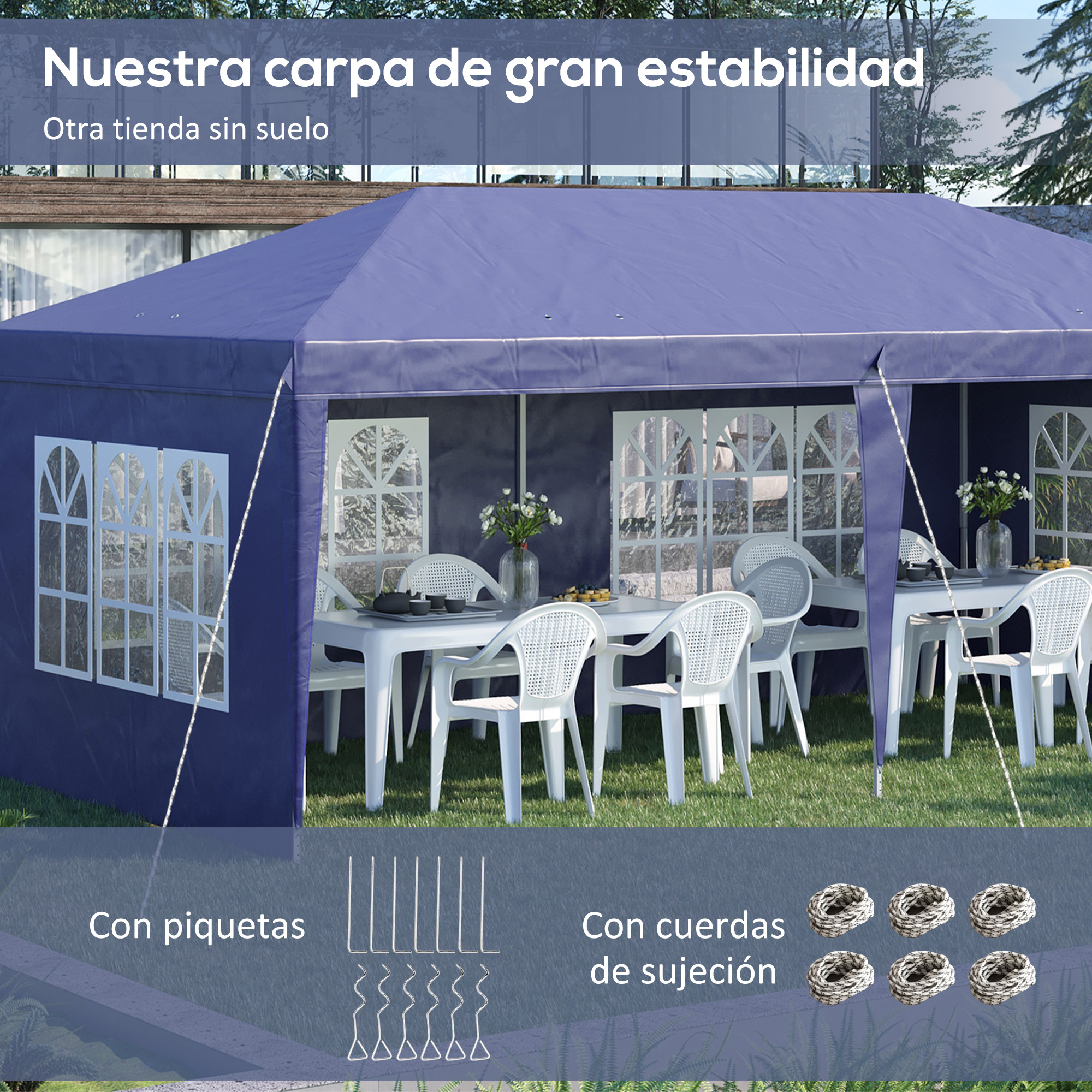 Carpa azul con mesas y sillas, montada en el exterior con estacas y cuerdas.
