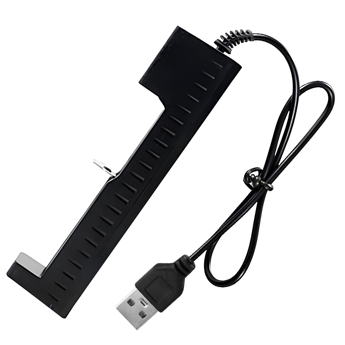 Schwarzes Ladegerät mit USB-Kabel auf weißem Hintergrund.