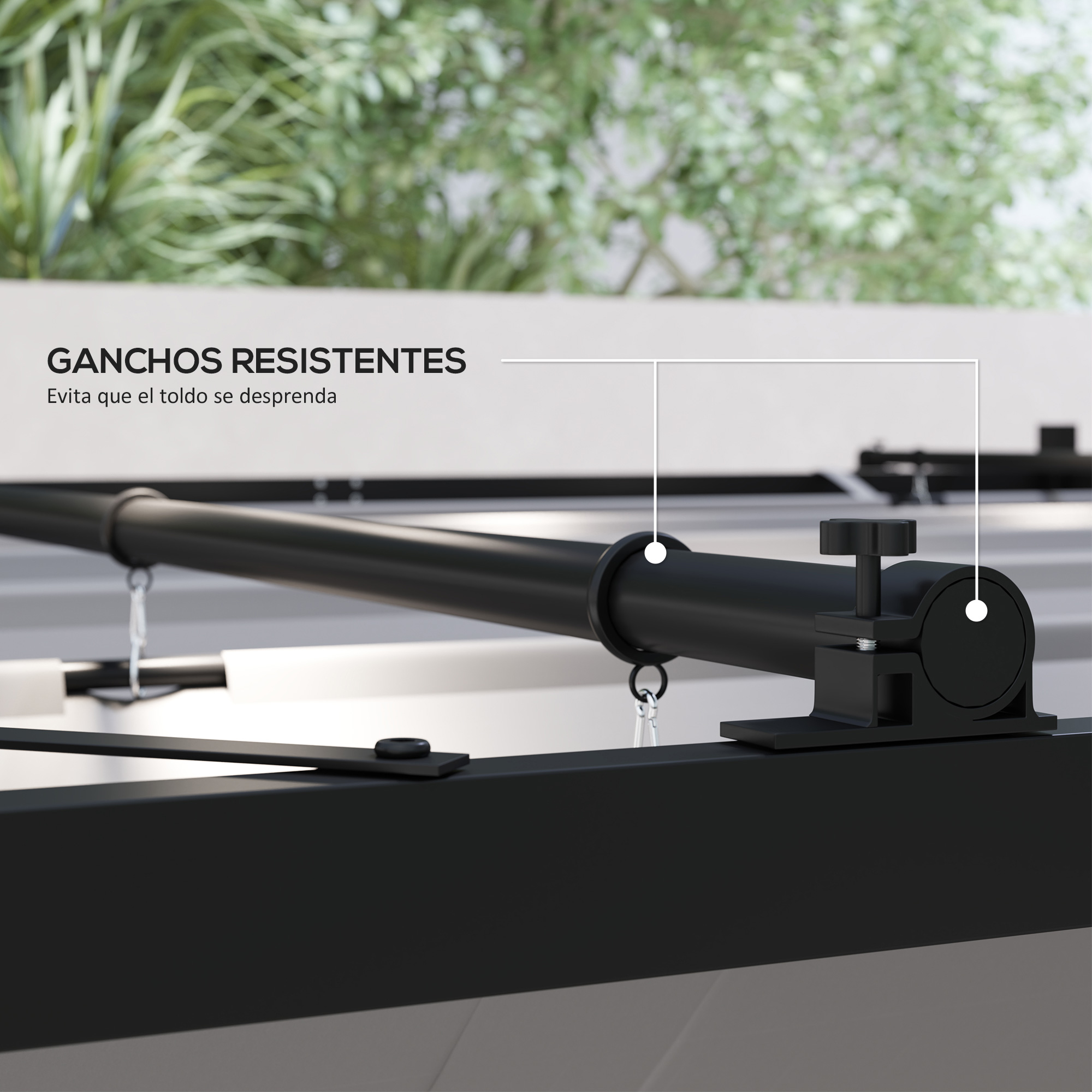 Brazo de metal negro con ganchos para toldo, al aire libre con follaje verde.