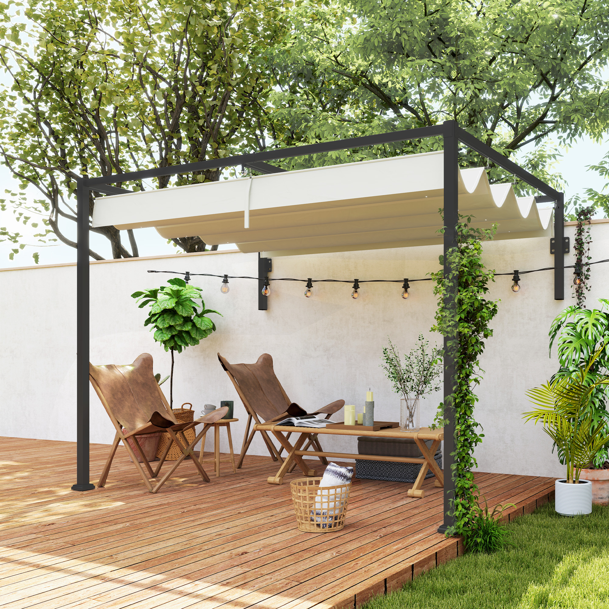 Terraza con pérgola, dos sillones de cuero, mesa de madera y plantas.