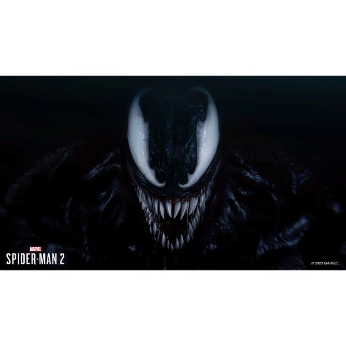 Venom con occhi bianchi e denti aguzzi, su sfondo scuro.