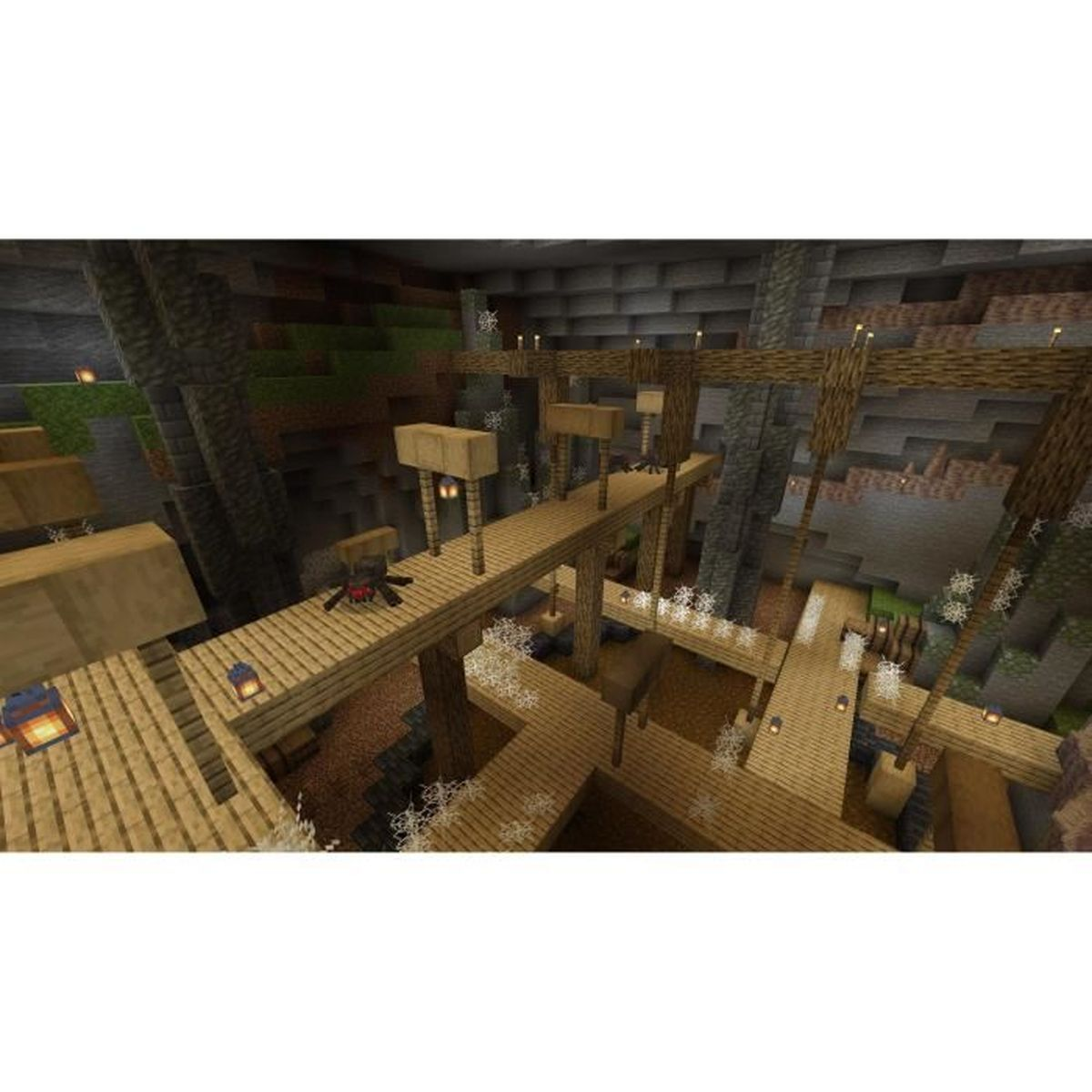 Scena w grze Minecraft z drewnianymi mostami, latarniami i pająkiem w jaskini.