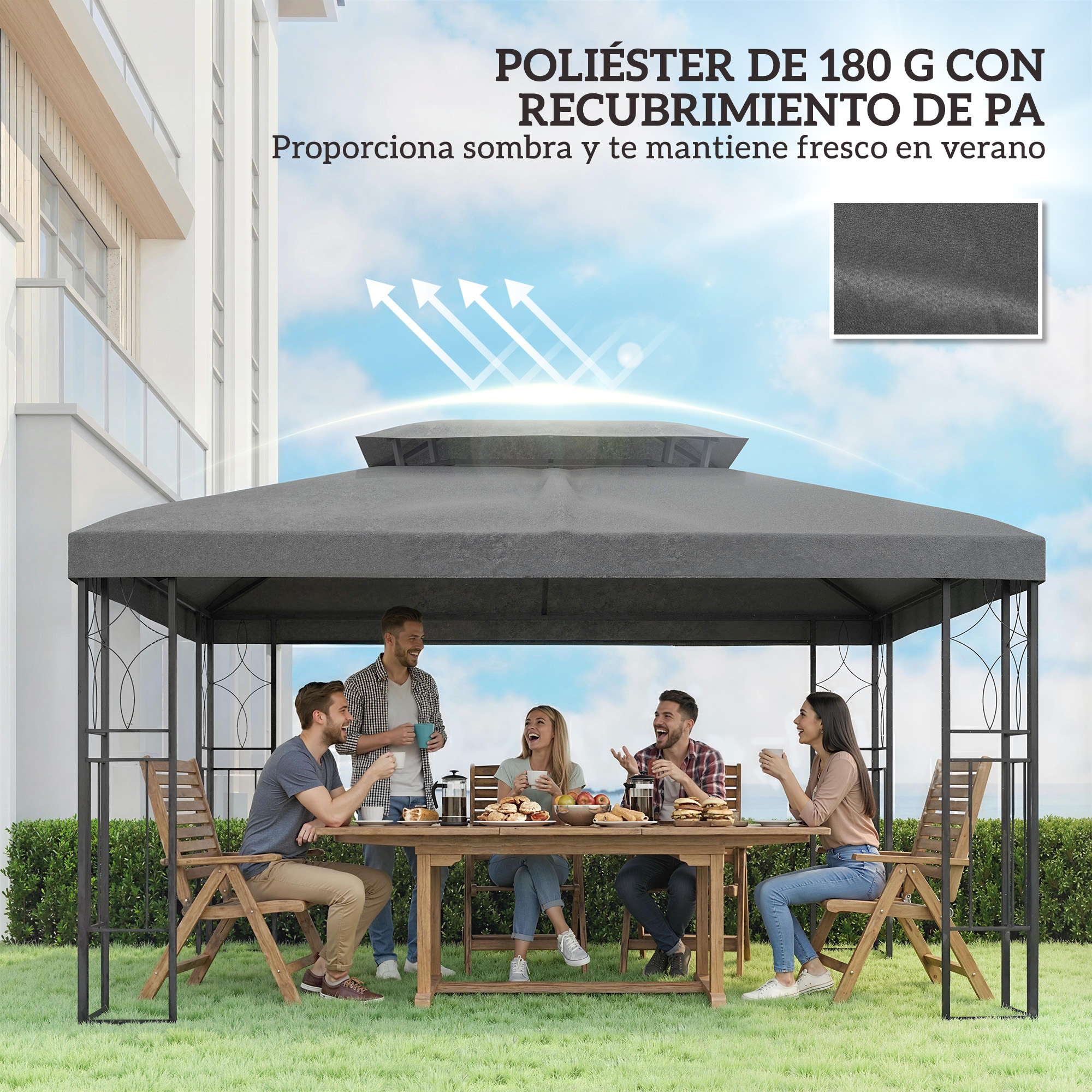 Gente sentada bajo un cenador gris en una mesa de madera con comida.