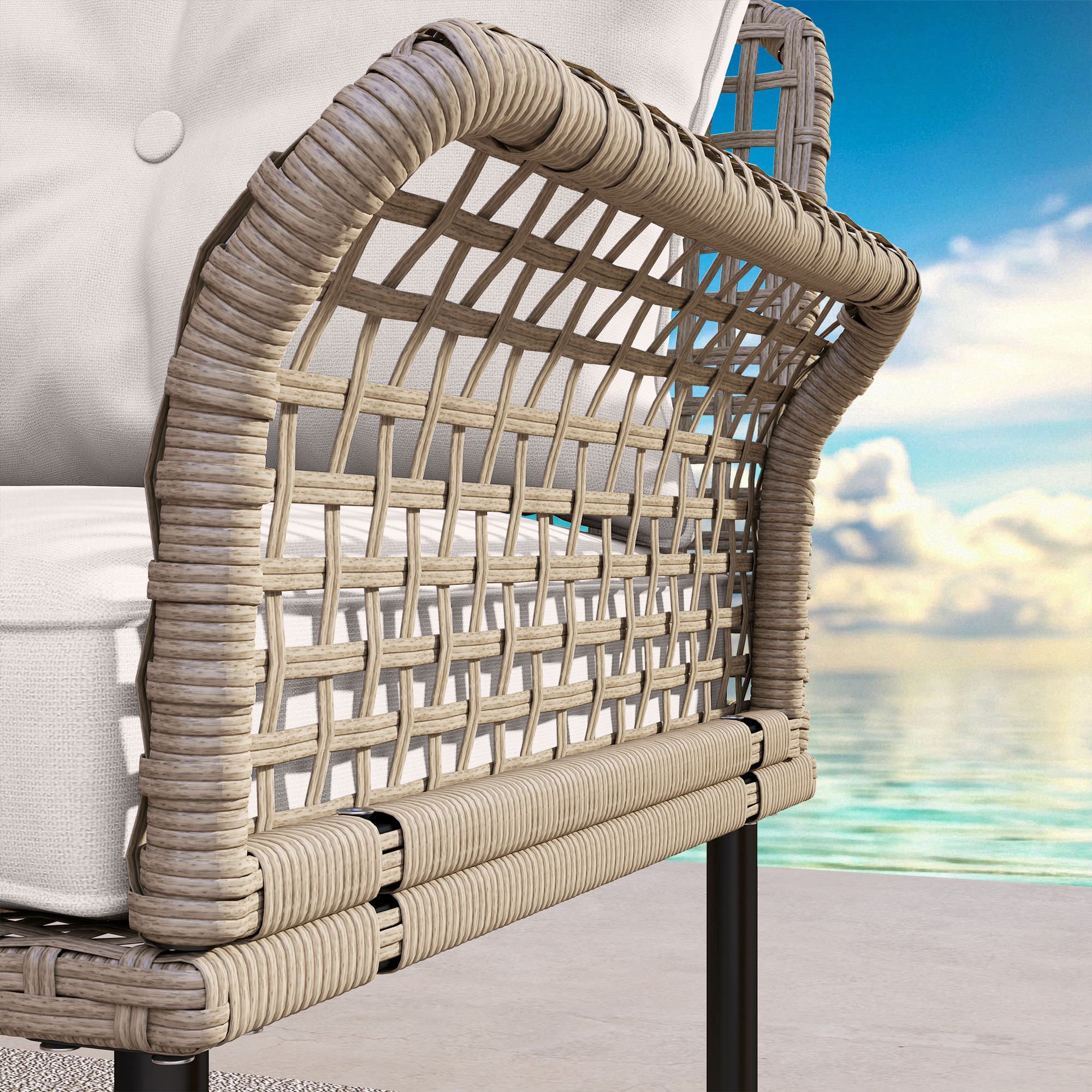 Un sillón de mimbre con cojines blancos junto a una piscina de día.