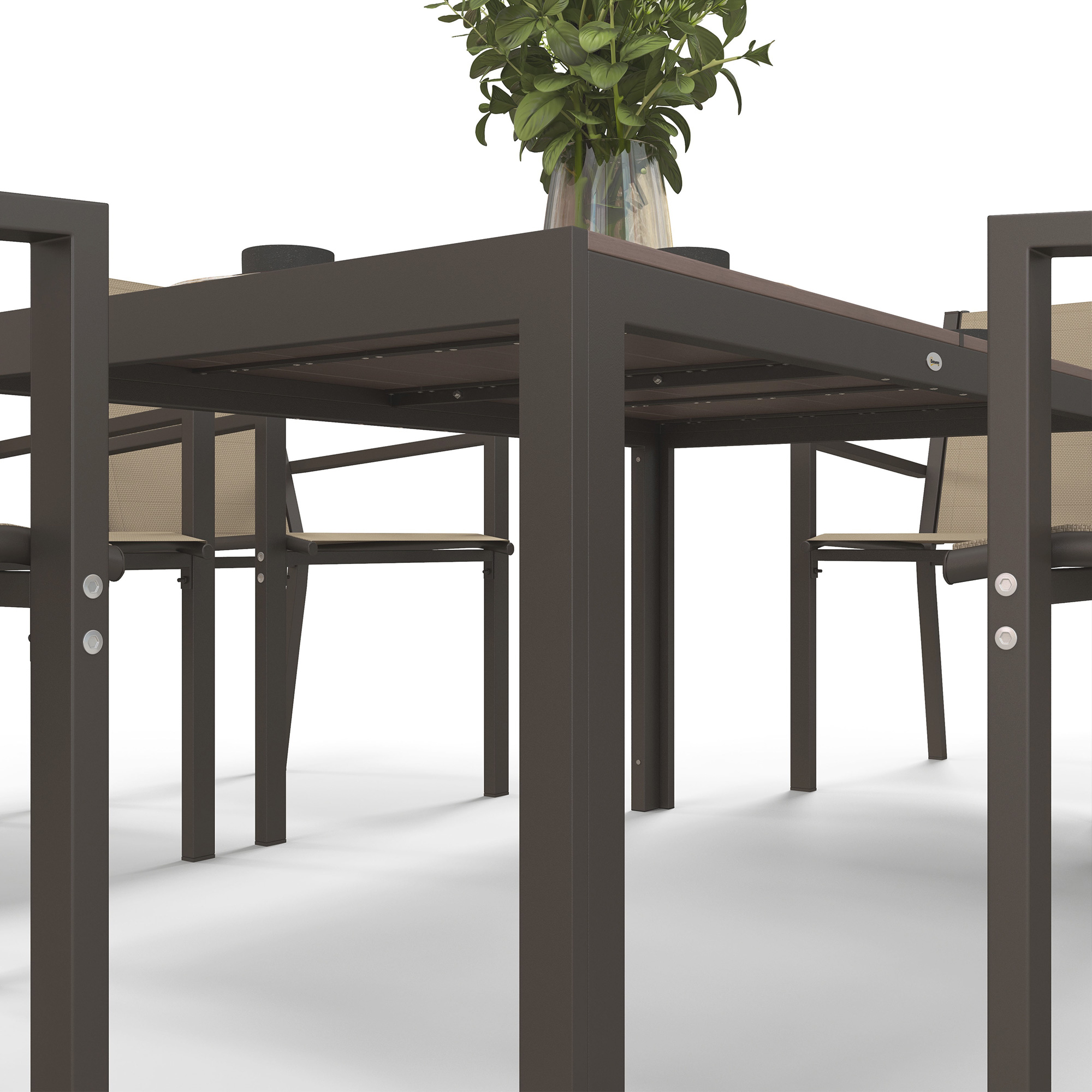 Una mesa rectangular de metal marrón oscuro con cuatro sillas de asientos beige.