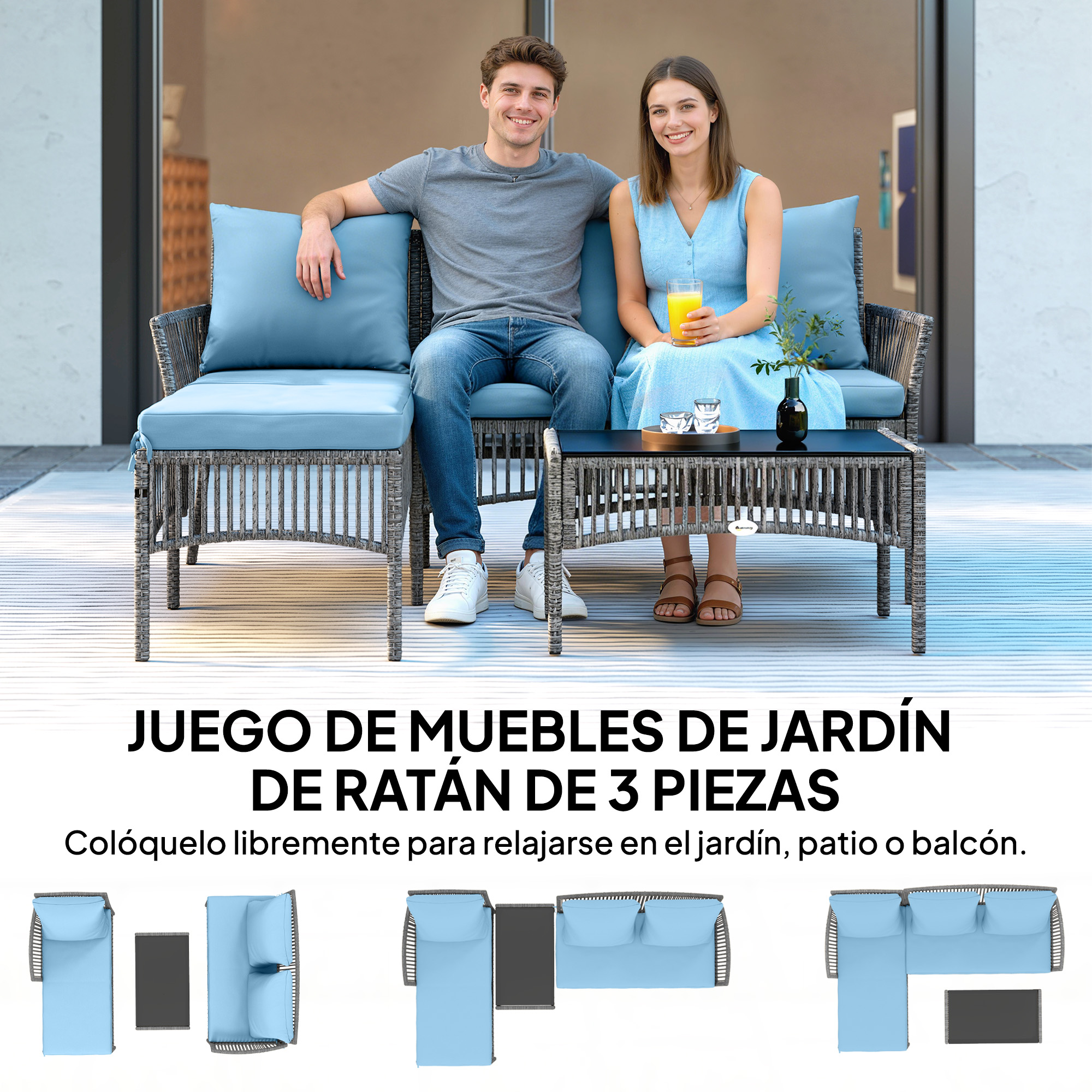 Un hombre y una mujer se sientan en un sofá de ratán azul con mesa de centro.