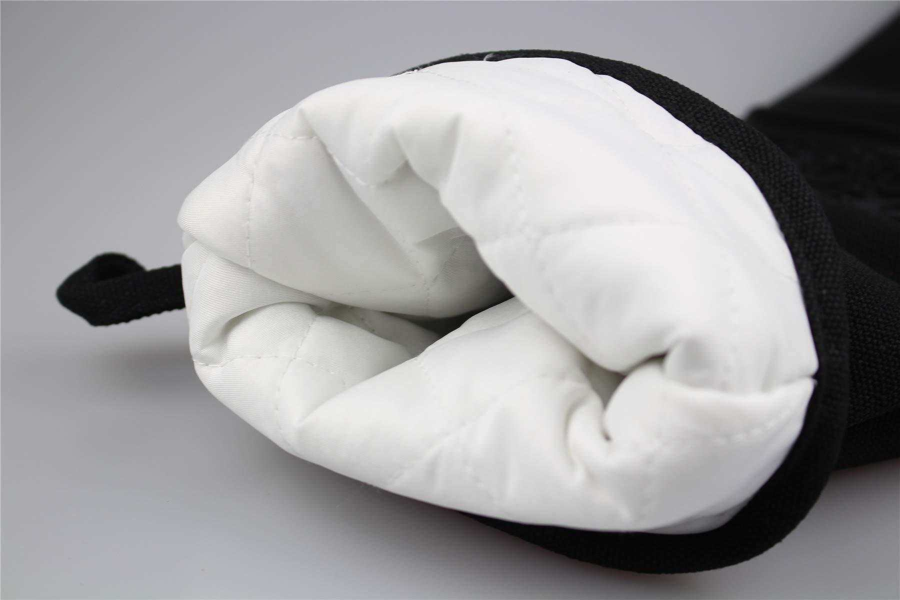 Ein weiß gefütterter schwarzer Topfhandschuh, nahaufnahme