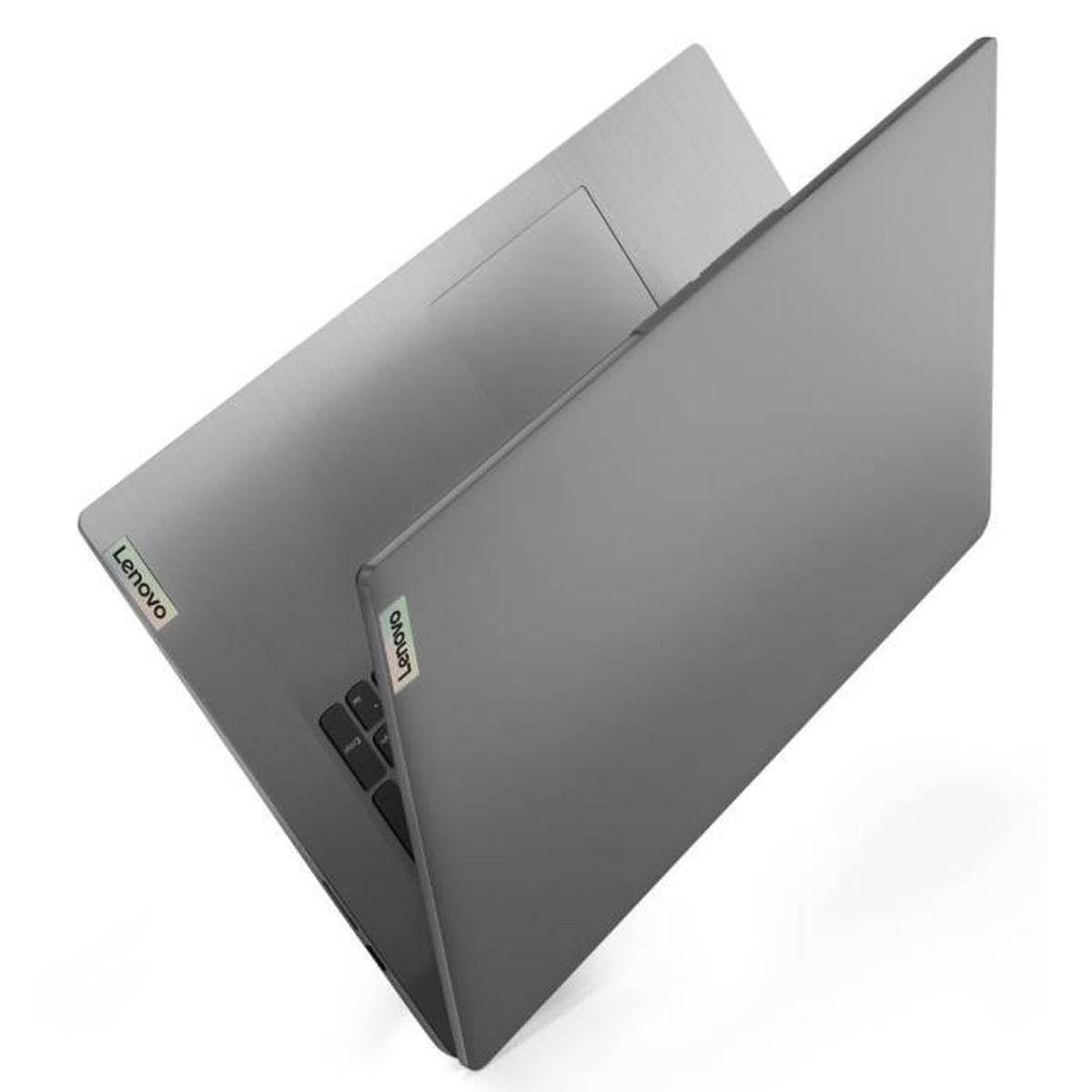 Szary laptop Lenovo z otwartą pokrywą na białym tle.
