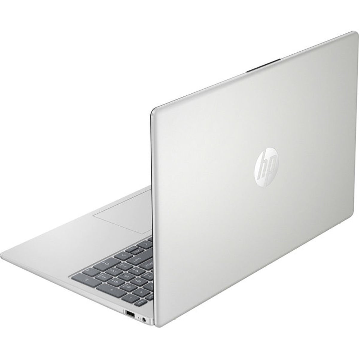 Srebrny laptop HP jest otwarty, widziany od tyłu z podniesioną pokrywą.
