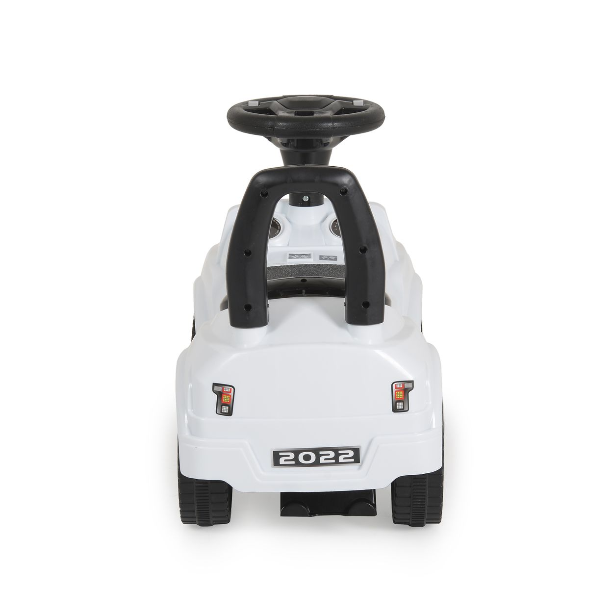Ein weißes Kinderauto mit schwarzem Lenkrad und Griff. Hinten ist 2022.