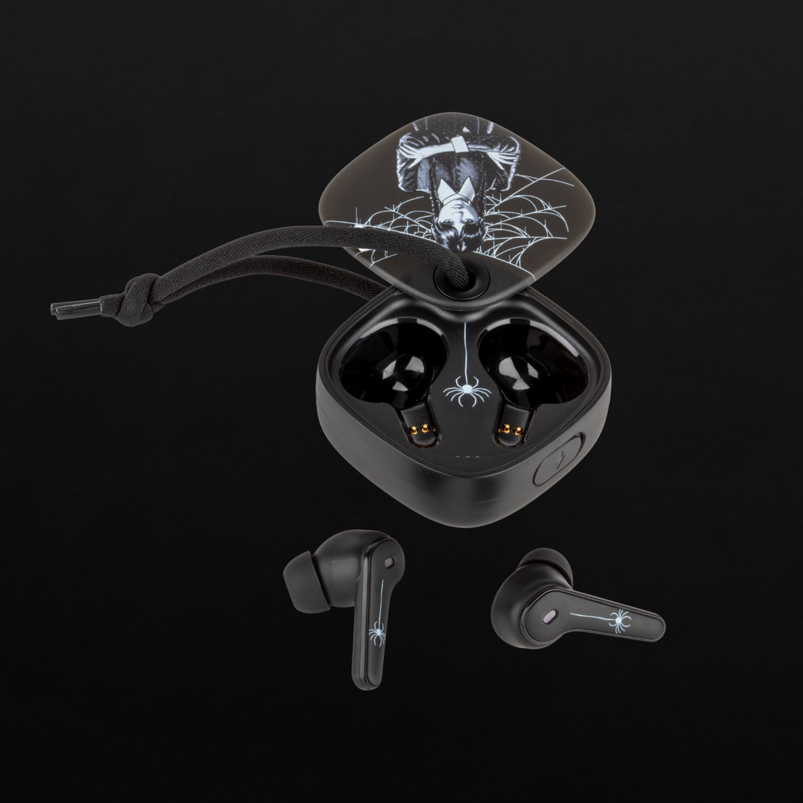 Czarne słuchawki z motywem pajęczyny i Wednesday Addams.