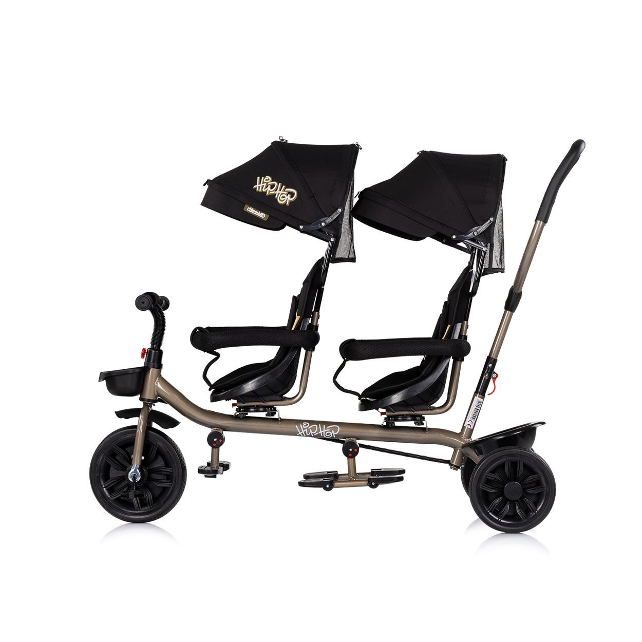 Ein bronzefarbener Doppeldreirad-Kinderwagen mit schwarzen Sitzen und Verdecken.