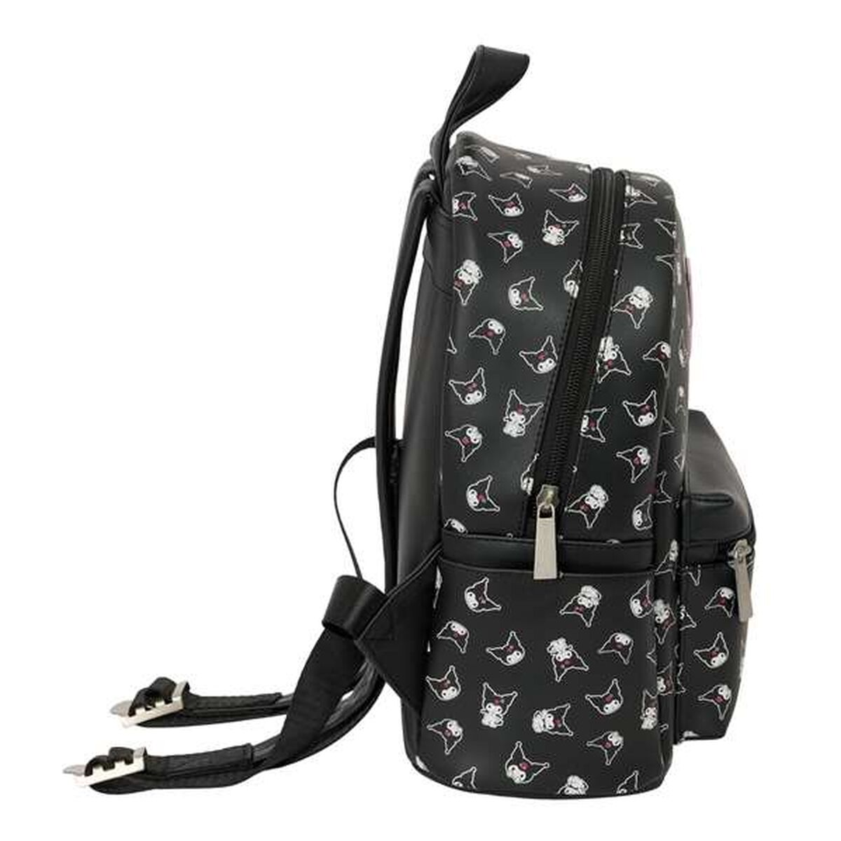 Schwarzer Rucksack mit Kuromi-Muster, seitlicher Reißverschluss und Taschen.