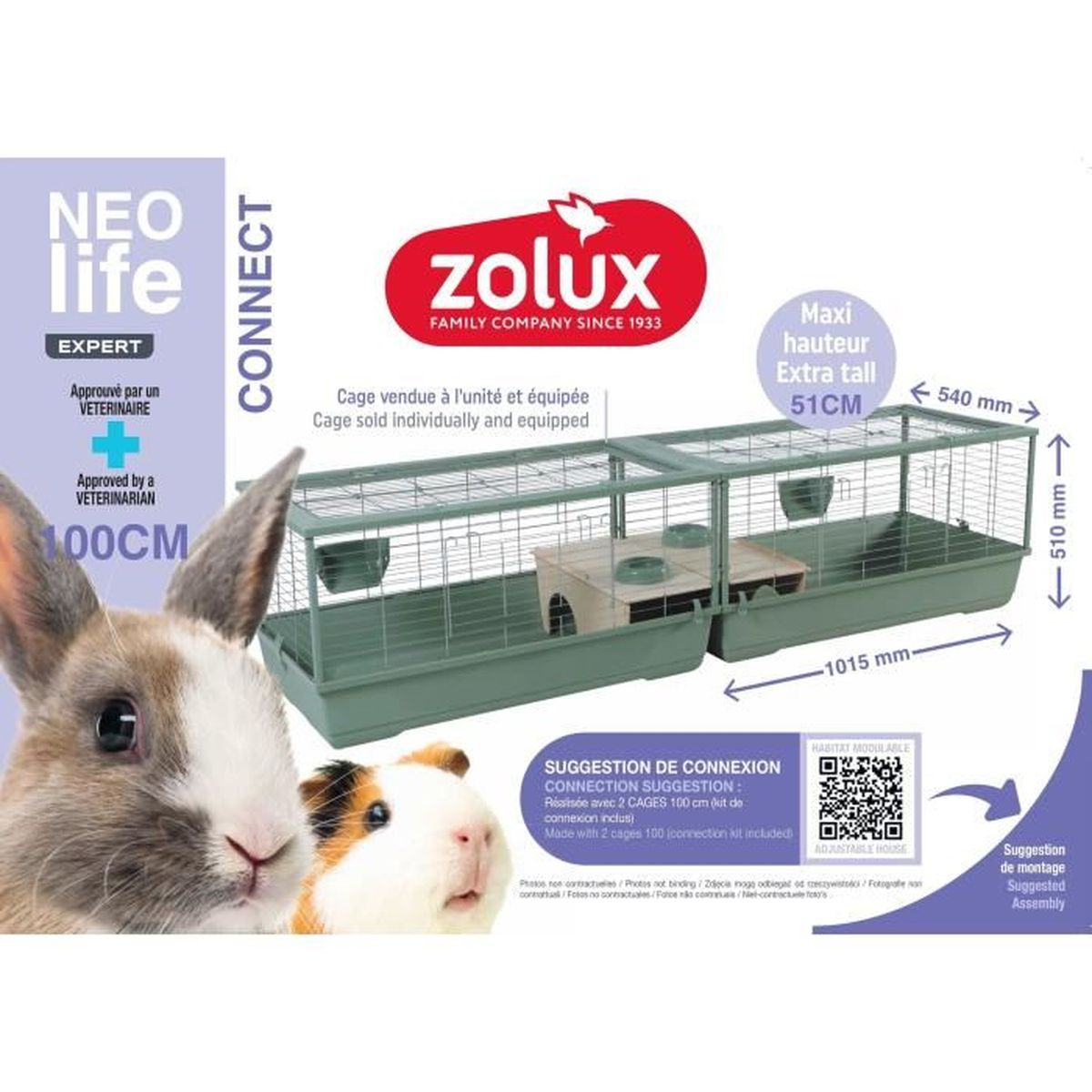 Dos jaulas verdes para animales pequeños una al lado de la otra con un conejo y cobaya delante.