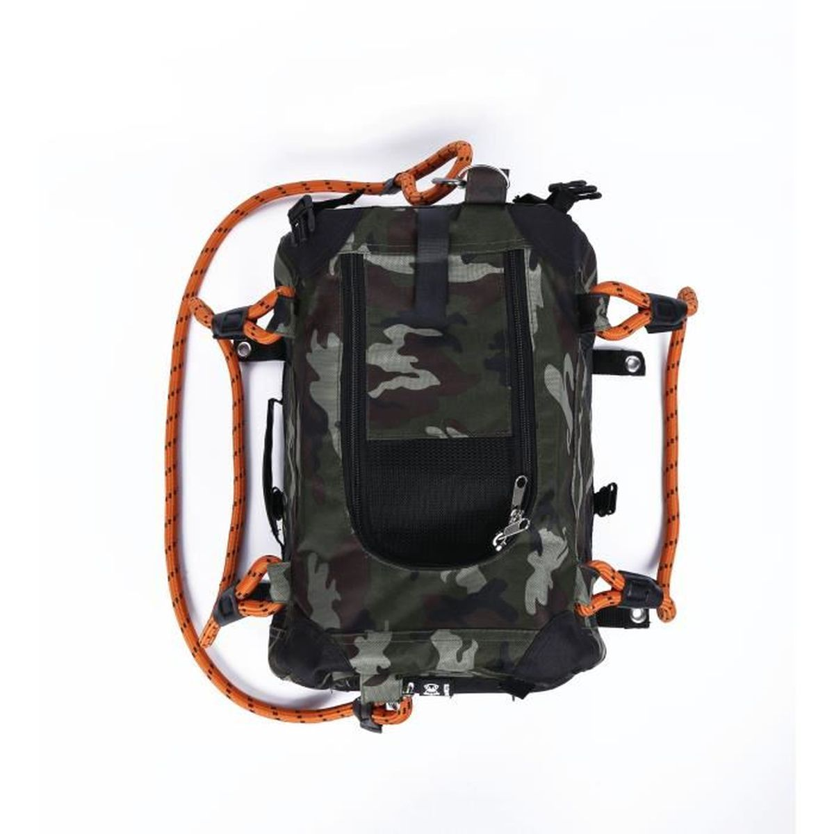 Tarnfarbener Rucksack mit orangefarbenen Seilen und schwarzen Akzenten.