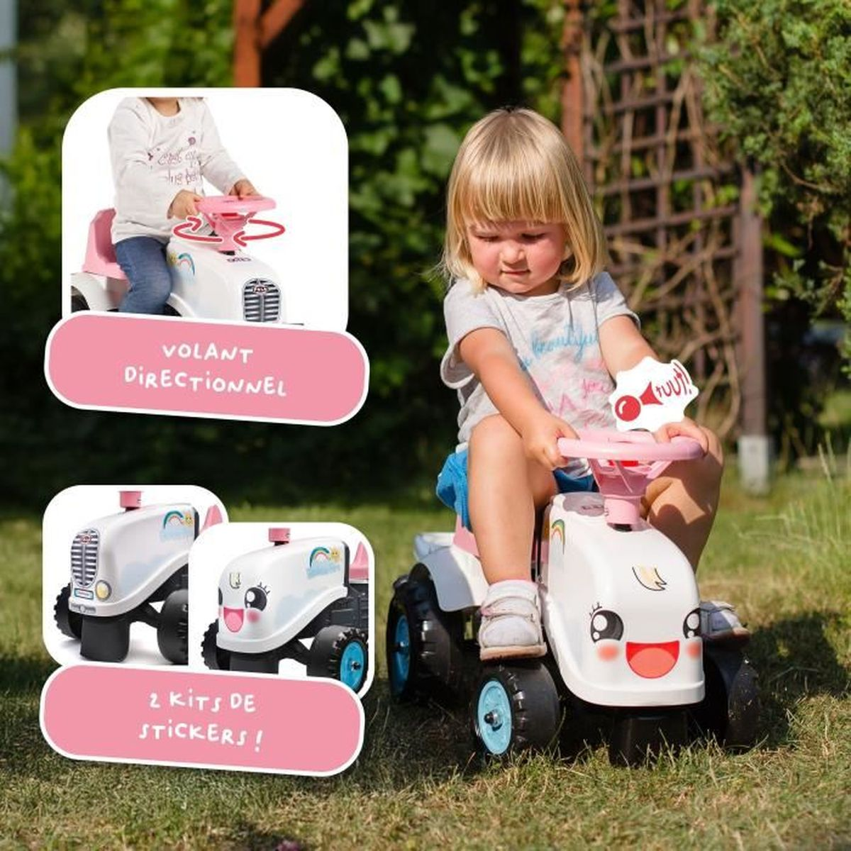 Ein kleines Mädchen fährt ein weißes Spielzeugauto mit rosa Lenkrad im Freien.
