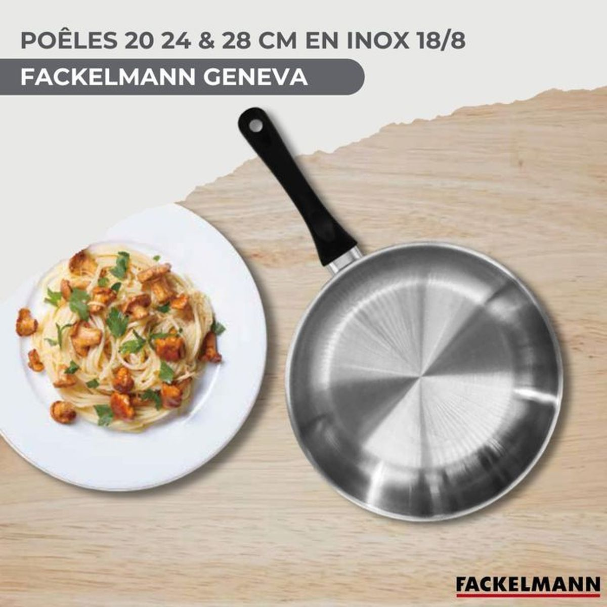 Edelstahlpfanne mit schwarzem Griff neben Pasta mit Pilzen und Petersilie auf einem Teller.