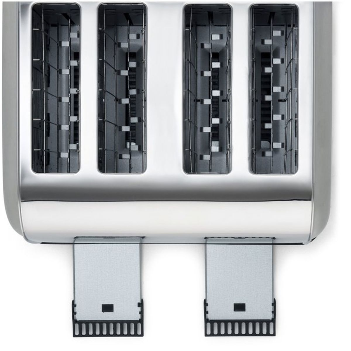 Ein glänzender Toaster mit vier Schlitzen und zwei ausgefahrenen Brotschubladen.