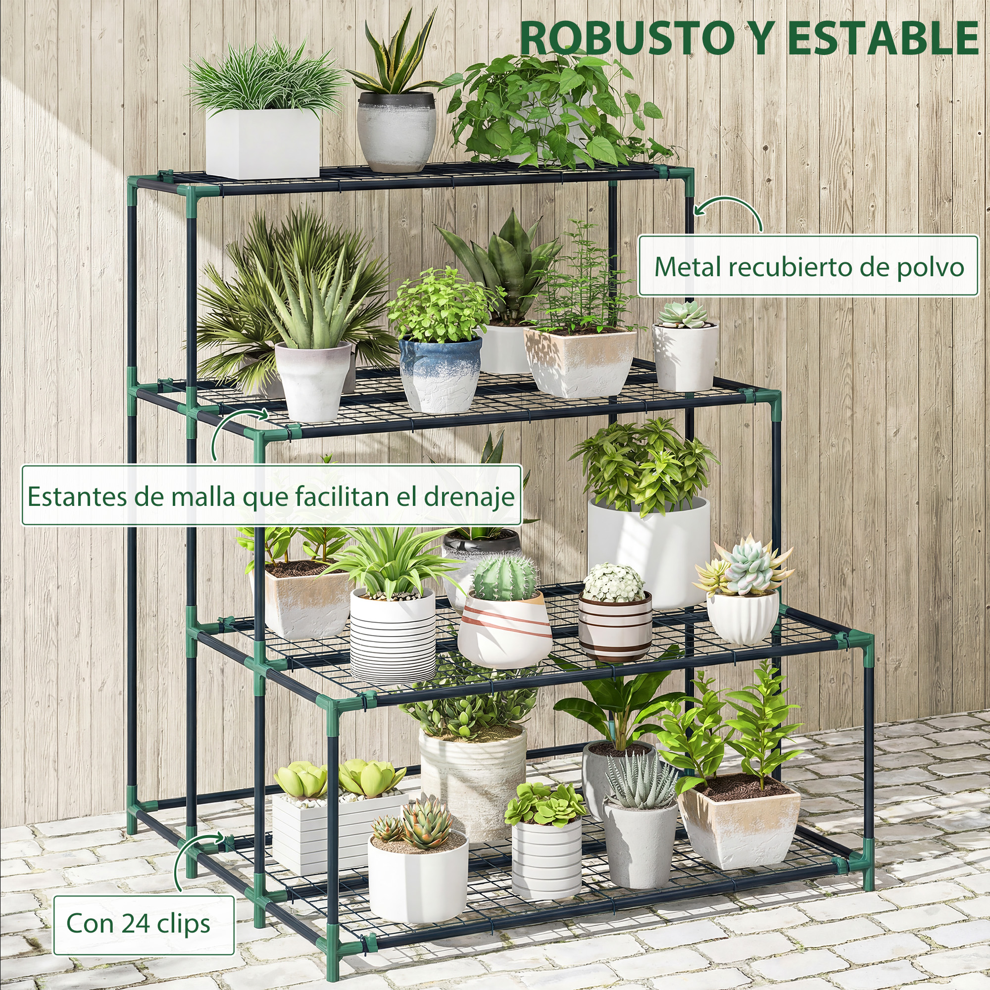 Un soporte de plantas de tres niveles con muchas plantas en macetas se alza sobre un suelo pavimentado.