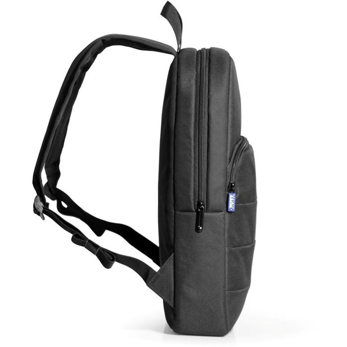 Schwarzer Rucksack mit Schultergurten, von der Seite gezeigt.