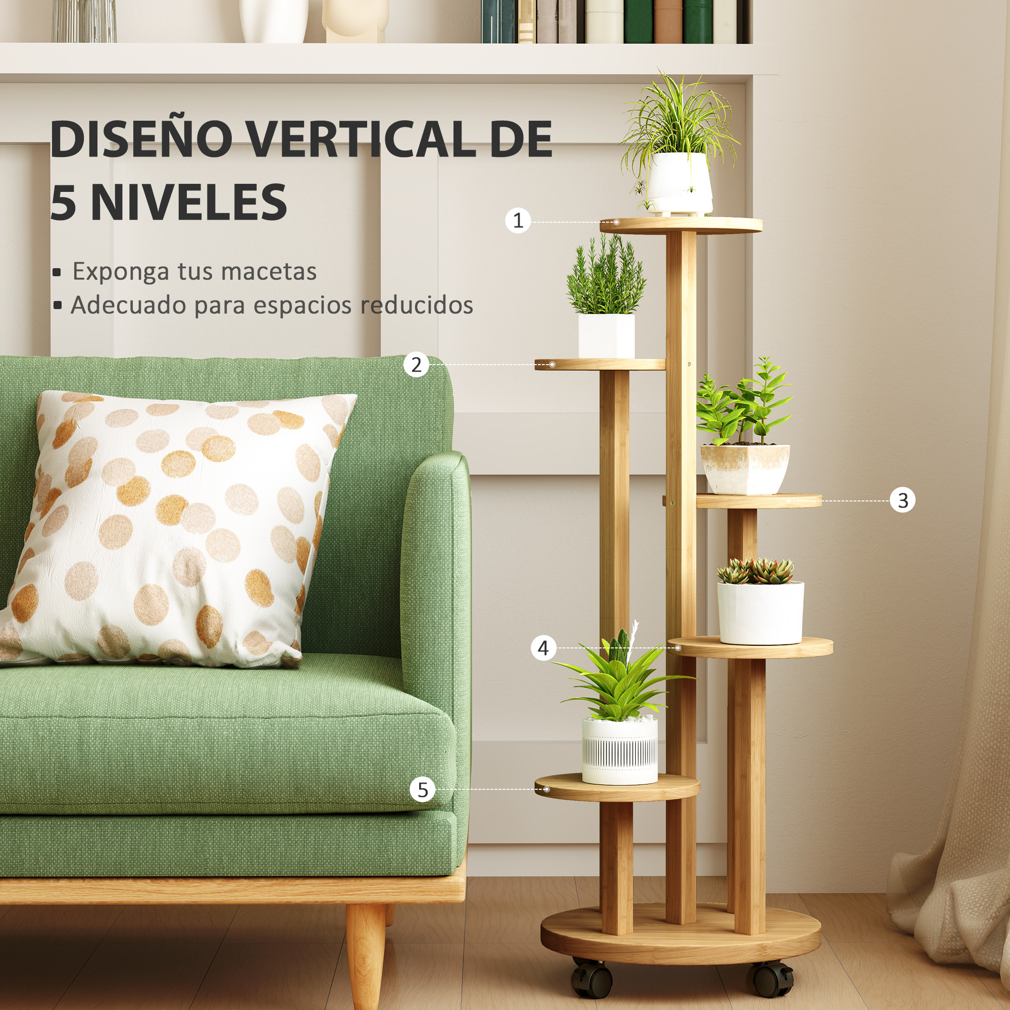 Un sofá verde con cojín estampado junto a un soporte de plantas de madera de 5 niveles.