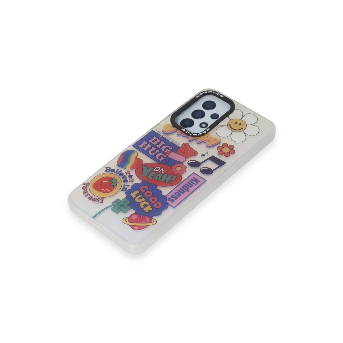 Gülücük, ayıcık ve kalp gibi renkli çıkartmalarla süslenmiş şeffaf telefon kılıfı.