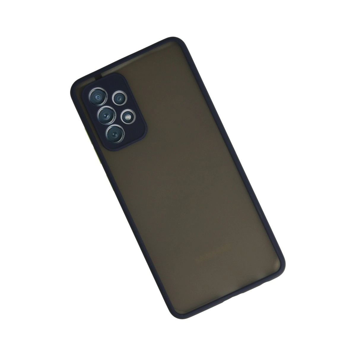 Beş lensli koyu kamera modülüne sahip koyu gri telefon kılıfı.