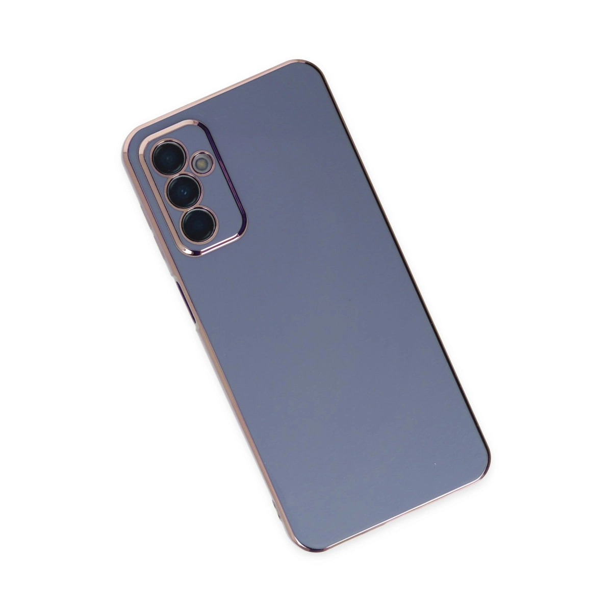 Gül altın kenarlı mavimsi gri telefon kılıfı beyaz zeminde duruyor.