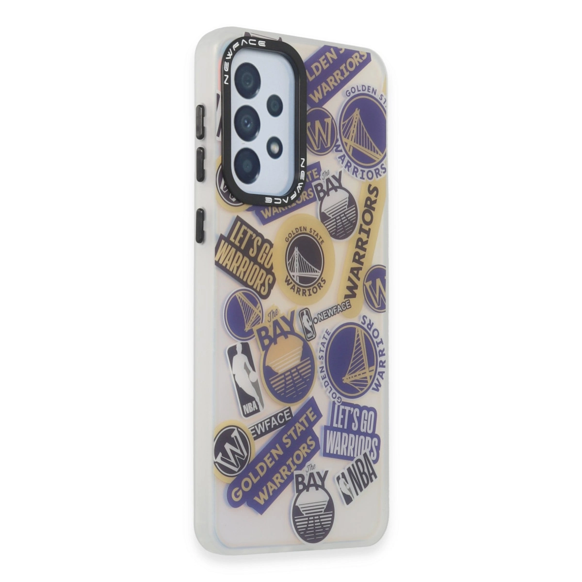 Golden State Warriors çıkartmaları ve kamera modülü ile süslenmiş telefon kılıfı.