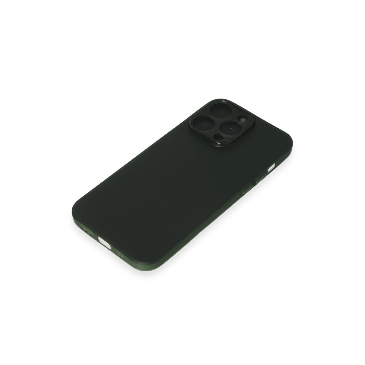Üç kamera lensli koyu yeşil telefon kılıfı beyaz arka plan üzerinde.