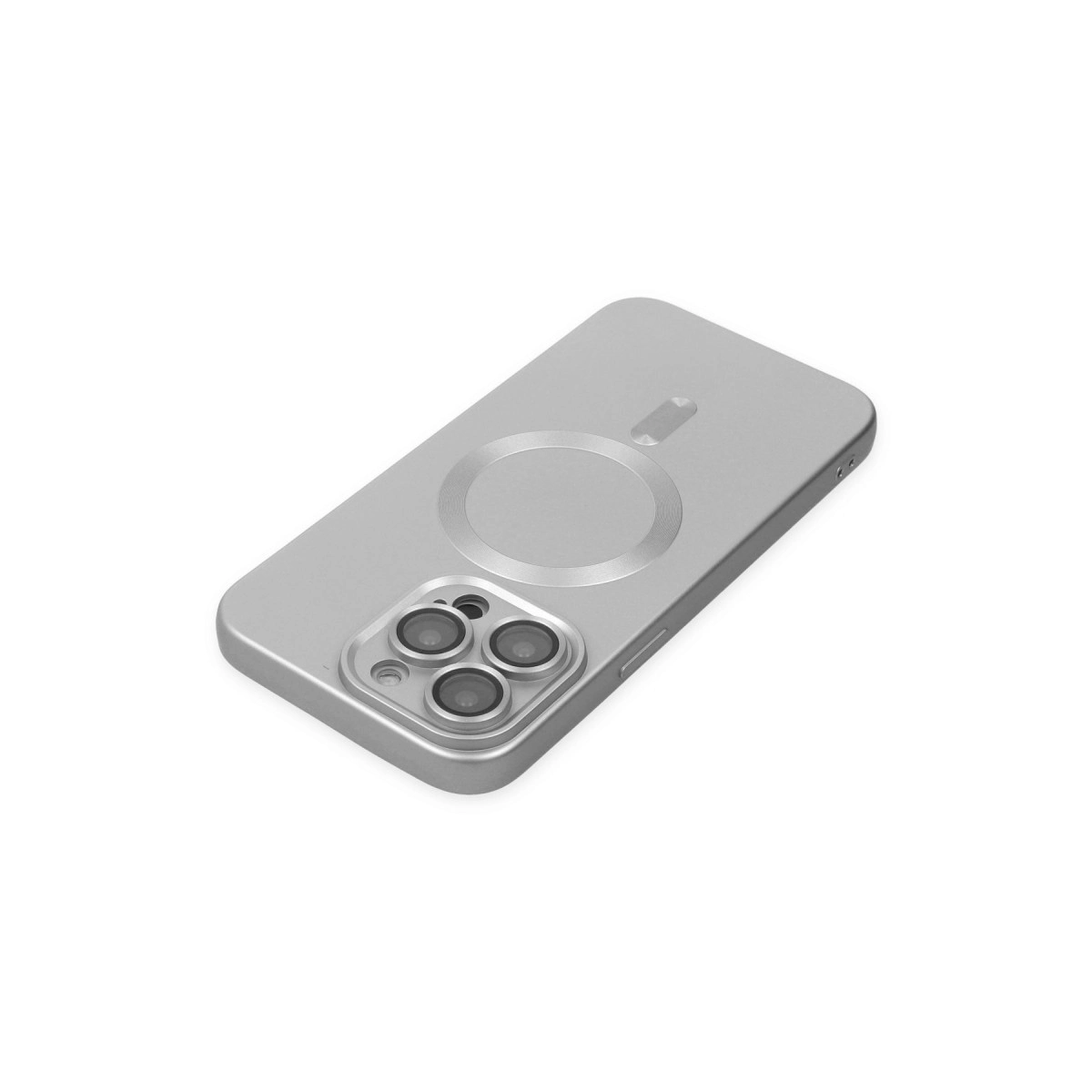 Üç kameralı ve manyetik şarj halkalı gümüş telefon kılıfı.