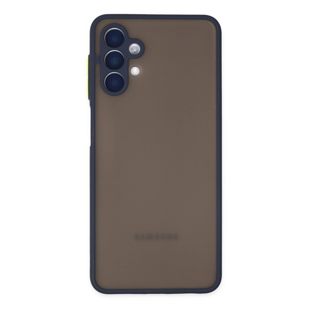 Koyu kahverengi telefon kılıfı, koyu kenarlı ve üç kamera lensli.