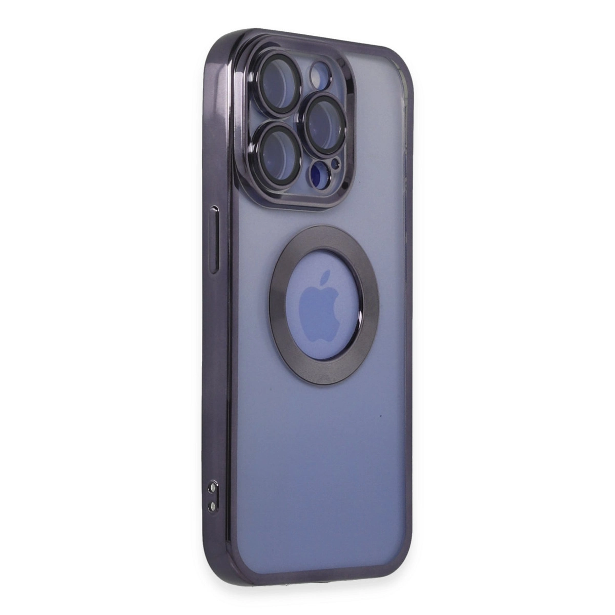Dört kamera lensli ve Apple logolu koyu gri telefon kılıfı.