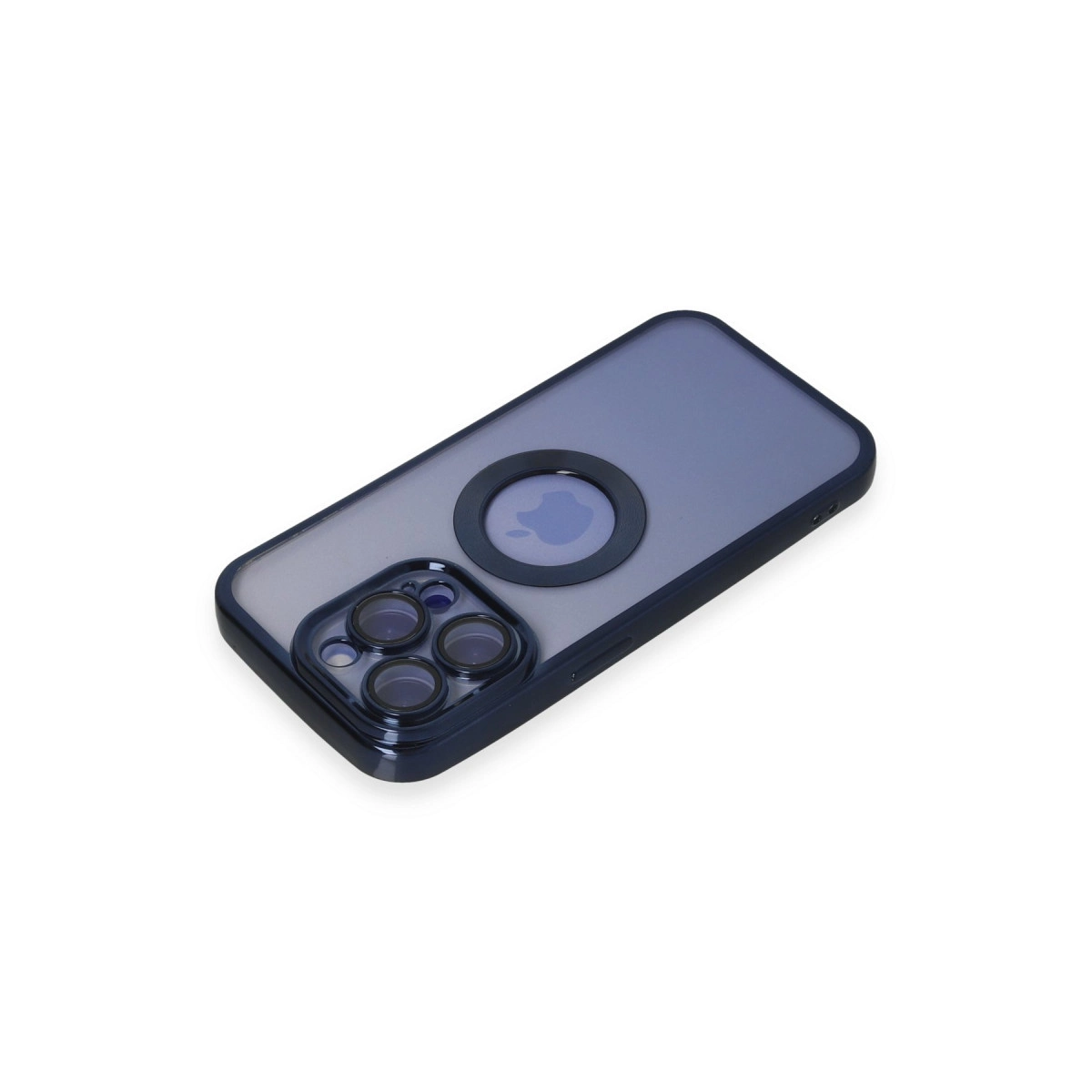 Üçlü kamera lensli ve Apple logolu koyu gri iPhone kılıfı.