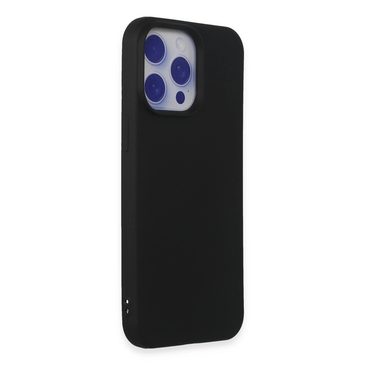 Beyaz arka plan üzerinde üçlü kamera oyuntulu siyah iPhone kılıfı.