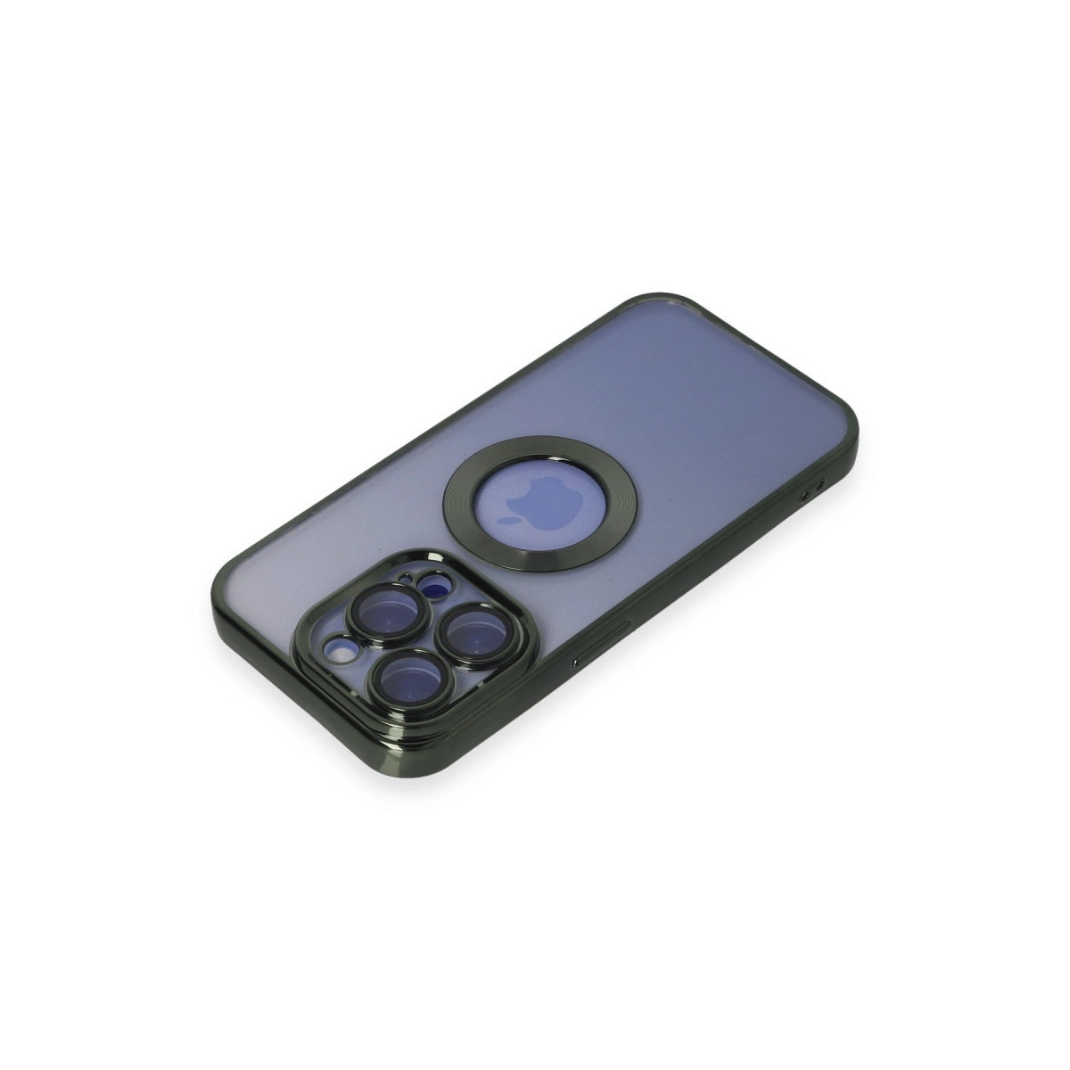 Apple logosu ve üç kamera lensi olan mor telefon kılıfı.