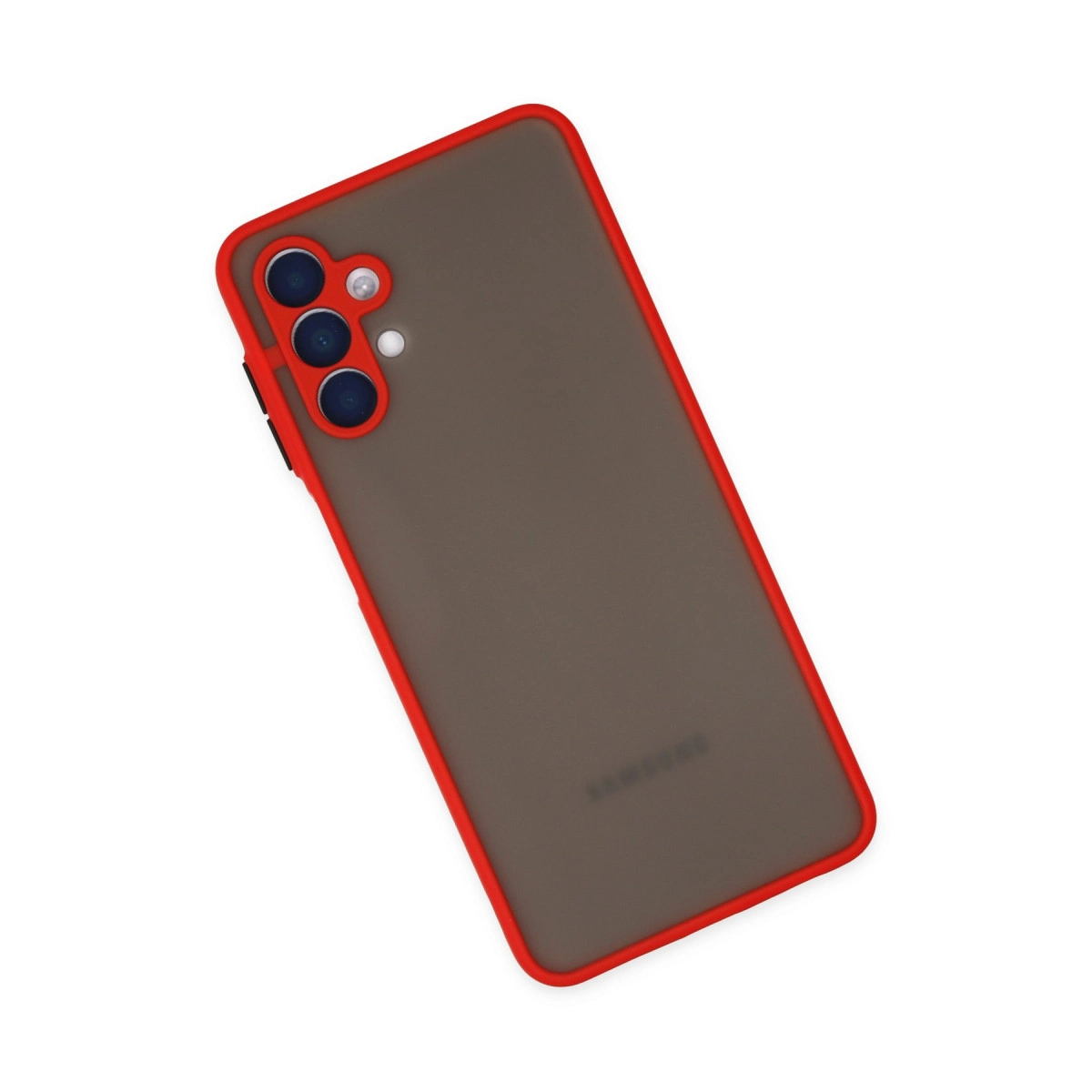 Kırmızı kenarlı gri telefon kılıfı, beyaz arka planda üç kamera.