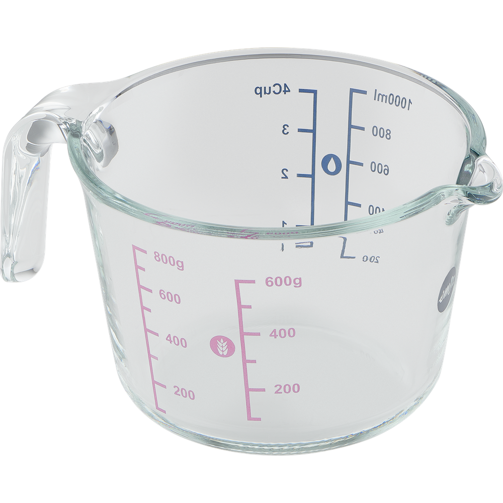 Ein durchsichtiger Messbecher aus Glas mit Griff und Markierungen für Gramm und Milliliter.