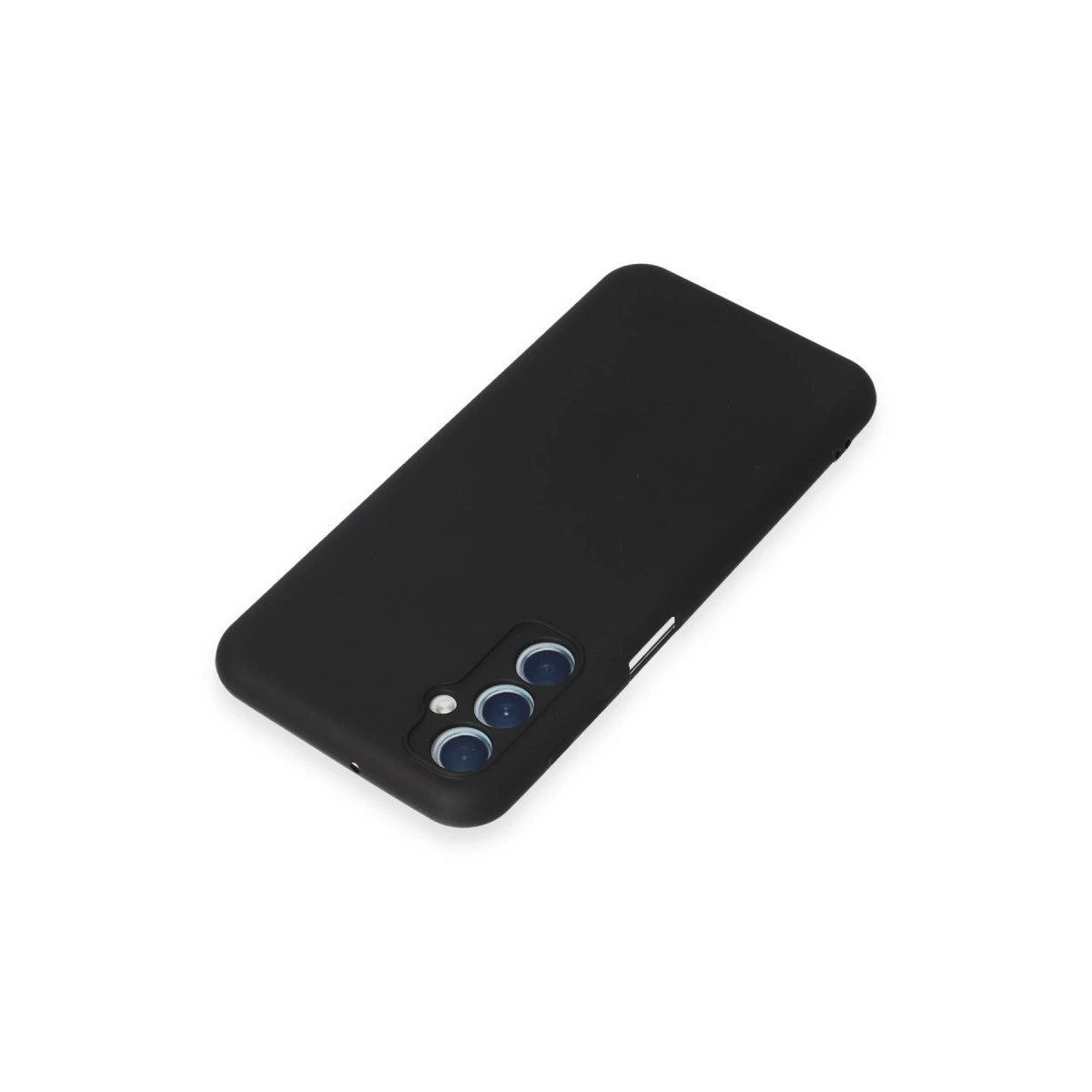 Beyaz arka plan üzerinde üç kamera lensli siyah telefon kılıfı.