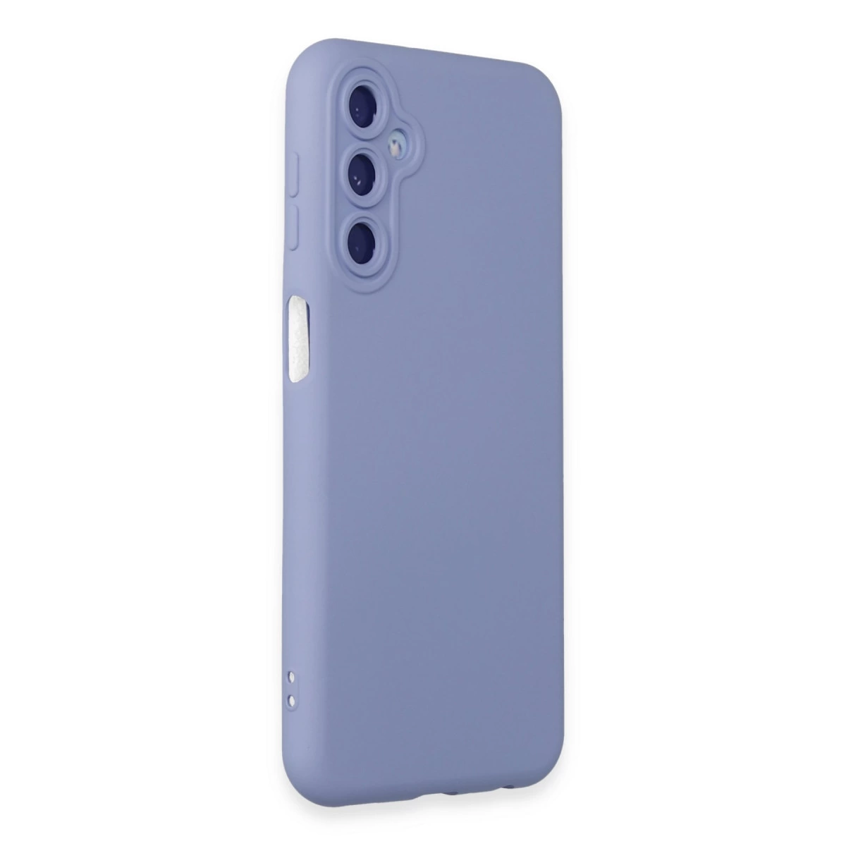 Üç kamera lensli ve kesikli lavanta rengi telefon kılıfı.