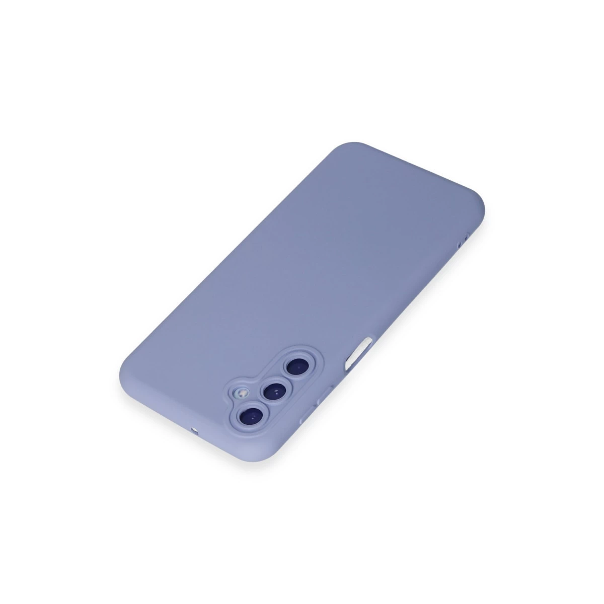 Üç kamera lensi kesikli lavanta rengi telefon kılıfı beyaz zeminde duruyor.