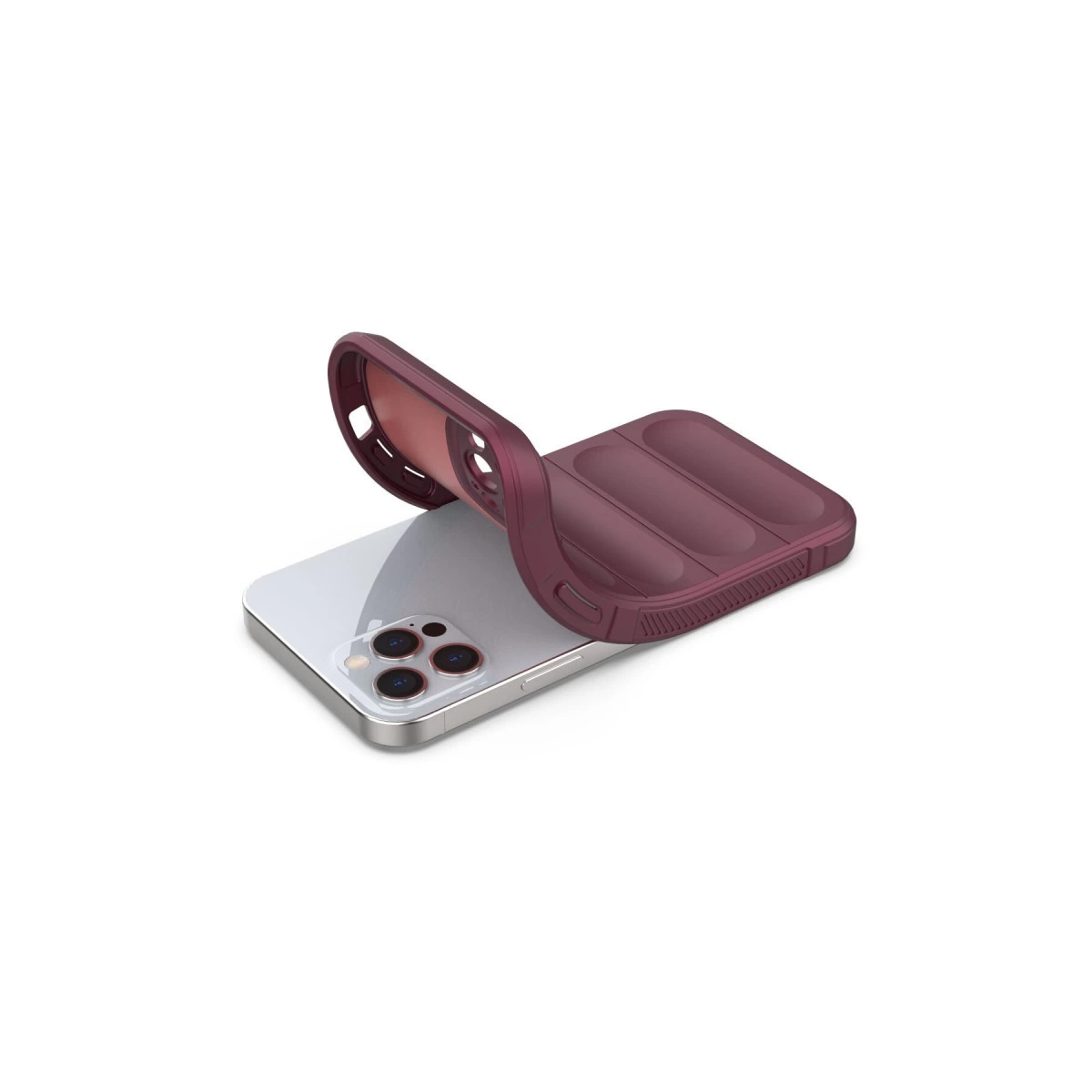 Bordo rengi telefon kılıfı gümüş rengi akıllı telefona yerleştiriliyor.