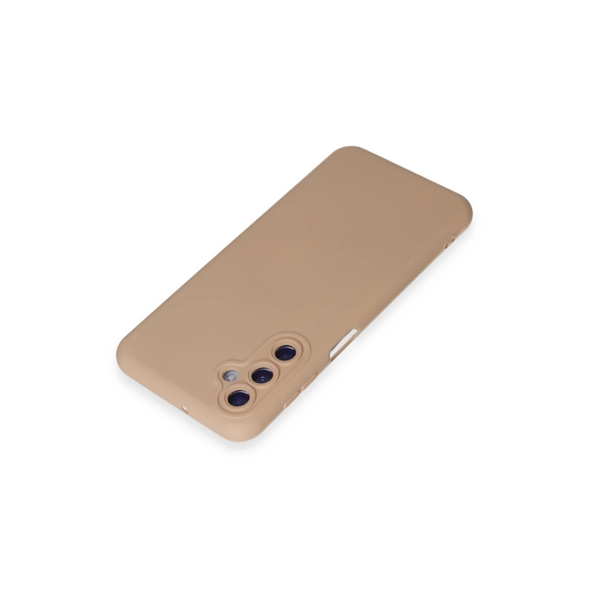 Beyaz arka plan üzerinde üç kamera lensli bej telefon kılıfı.