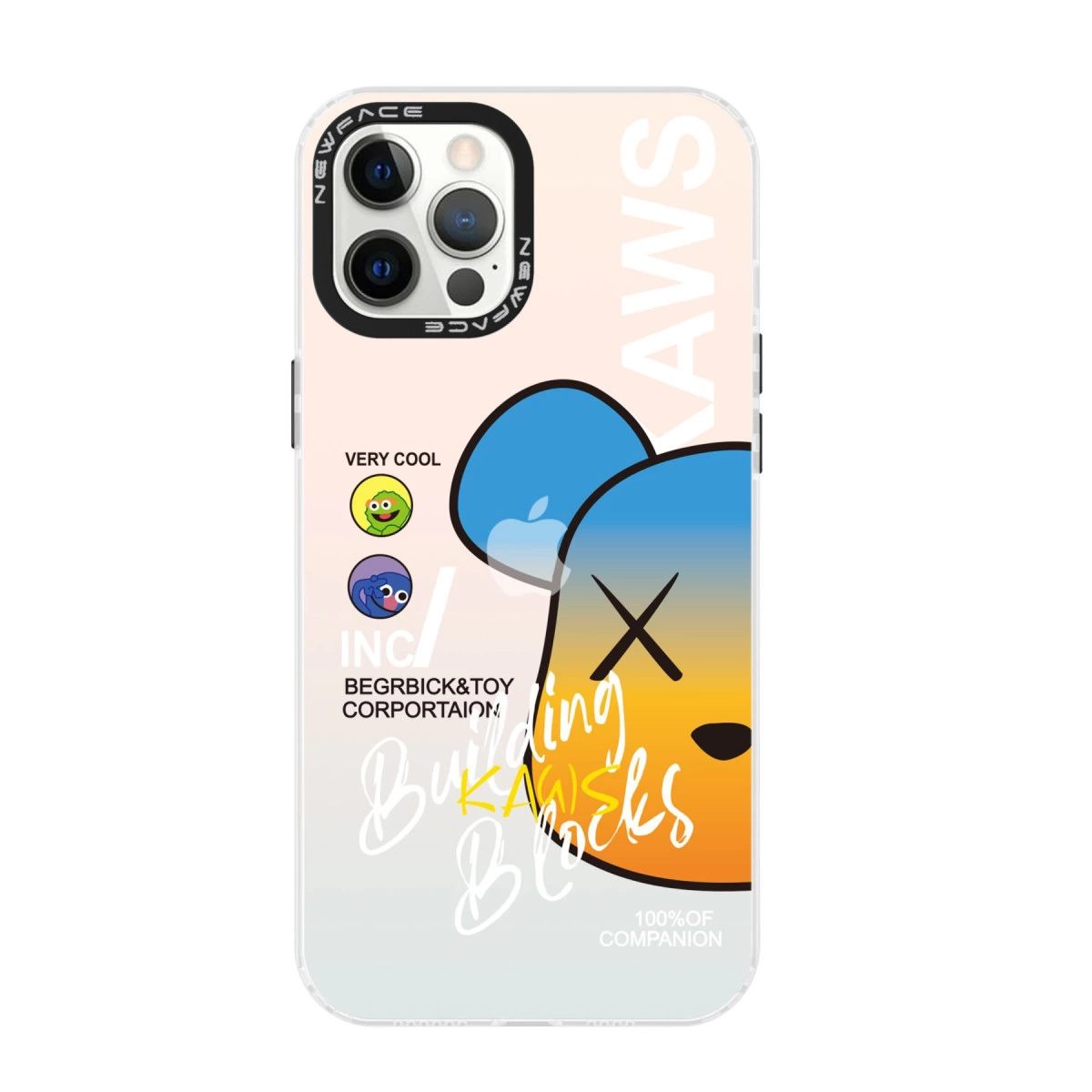 KAWS ayı tasarımlı, kameralı ve metinli iPhone kılıfı.