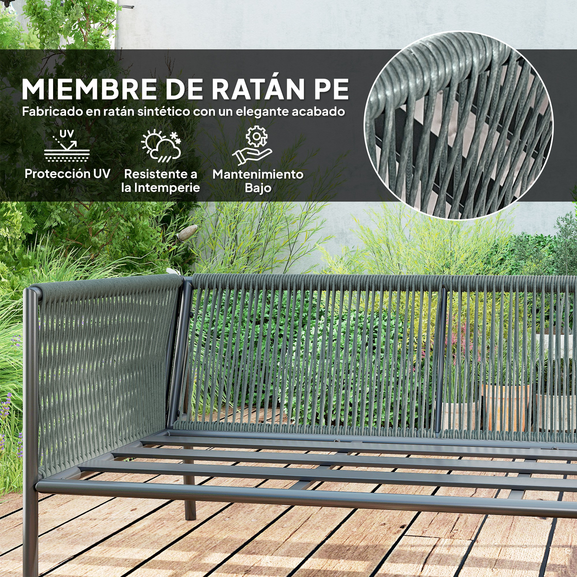 Sofá de ratán gris en exterior sobre tarima de madera con plantas.
