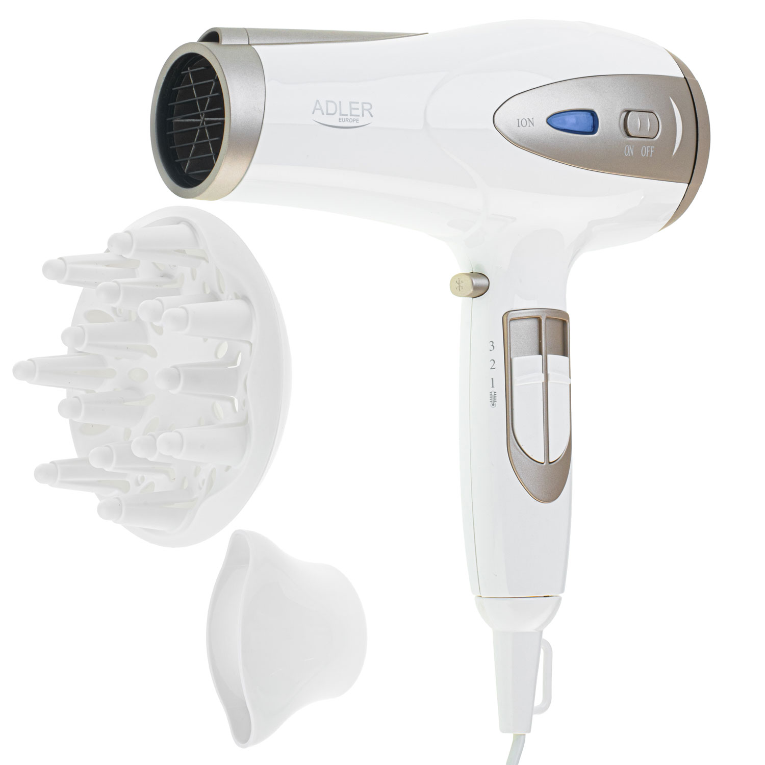 Biała suszarka do włosów z dyfuzorem i koncentratorem na białym tle.