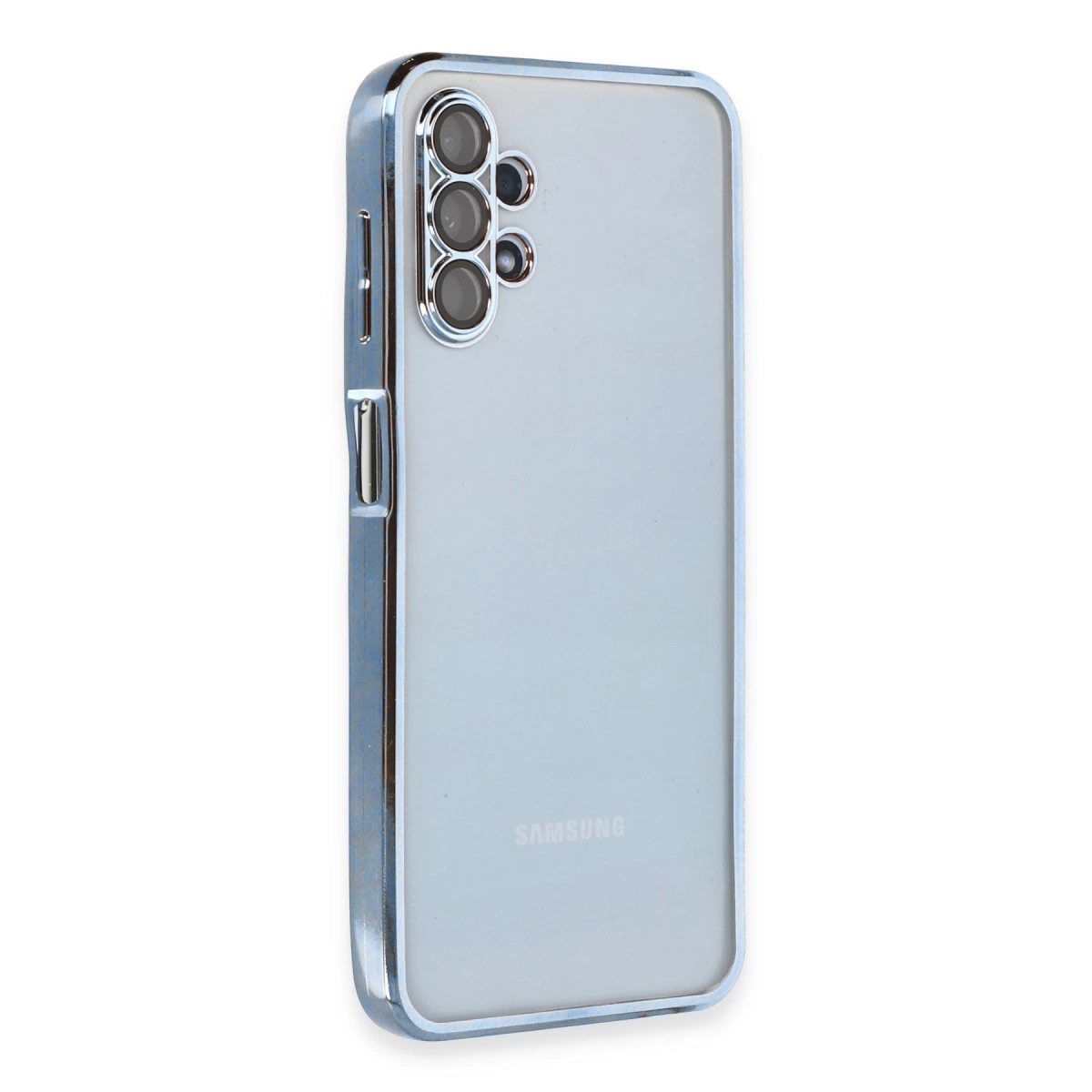 Üç kamera lensi ve Samsung logosu bulunan gümüş renkli telefon kılıfı.