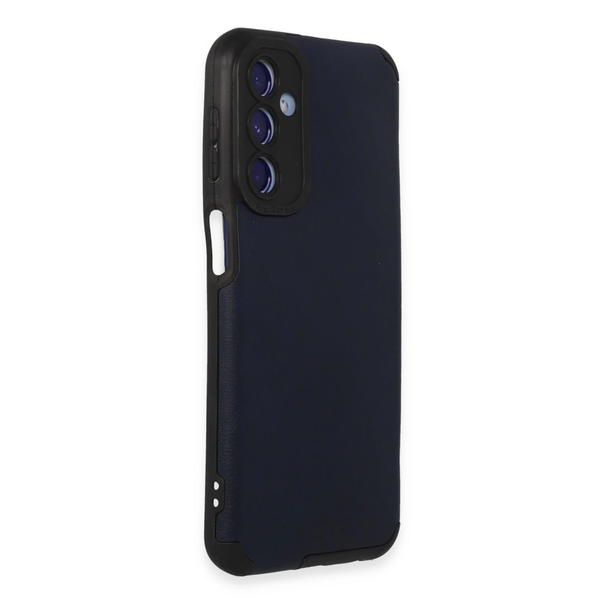Siyah çerçeveli ve üçlü kamera lensli lacivert telefon kılıfı.